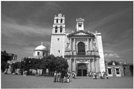© Peter Langer/EPD Photos Tequisquiapan, about two hours' drive from Mexico City, is a popular weekend destination for residents of the congested city. Tequisquiapan has a central plaza with a church with a single bell tower on one side and shops and restaurants on the other three sides. 
