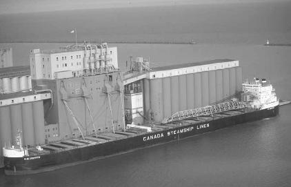 Cargo ship unloading grain in Thunder Bay, Ontario. Ontario has sixty-one commercial ports. &#xA9; Mike Yamashita/Woodfin Camp.