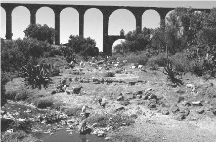 &#x00A9; Robert Frerck/Woodfin Camp Aqueduct, Los Arcos del Padre. 