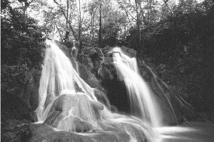 &#x00A9; Kal Muller/Woodfin Camp Waterfalls in Nuevo Le&#x00F3;n.