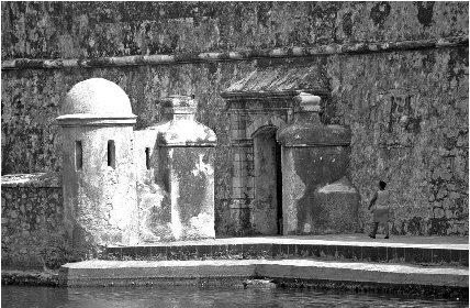 &#x00A9; Peter Langer/EPD Photos This Veracruz fort was the setting for the 1984 film, Romancing the Stone.