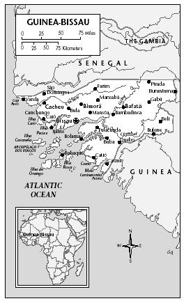 LOCATION: 10°52' to 12°42' N; 13°38' to 16°43' W. BOUNDARY LENGTHS: Senegal, 338 kilometers (210 miles); Guinea, 386 kilometers (240 miles); Atlantic coastline, 398 kilometers (247 miles). TERRITORIAL SEA LIMIT: 12 miles.
