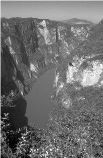 Henk Sierdsema/Saxifraga/EPD Photos The spectacular Cañon del Sumidero (Sumidero Canyon) was formed by the Grijalva River.